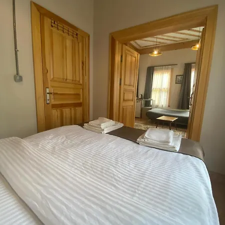 Hanflats Nocleg ze śniadaniem 4*